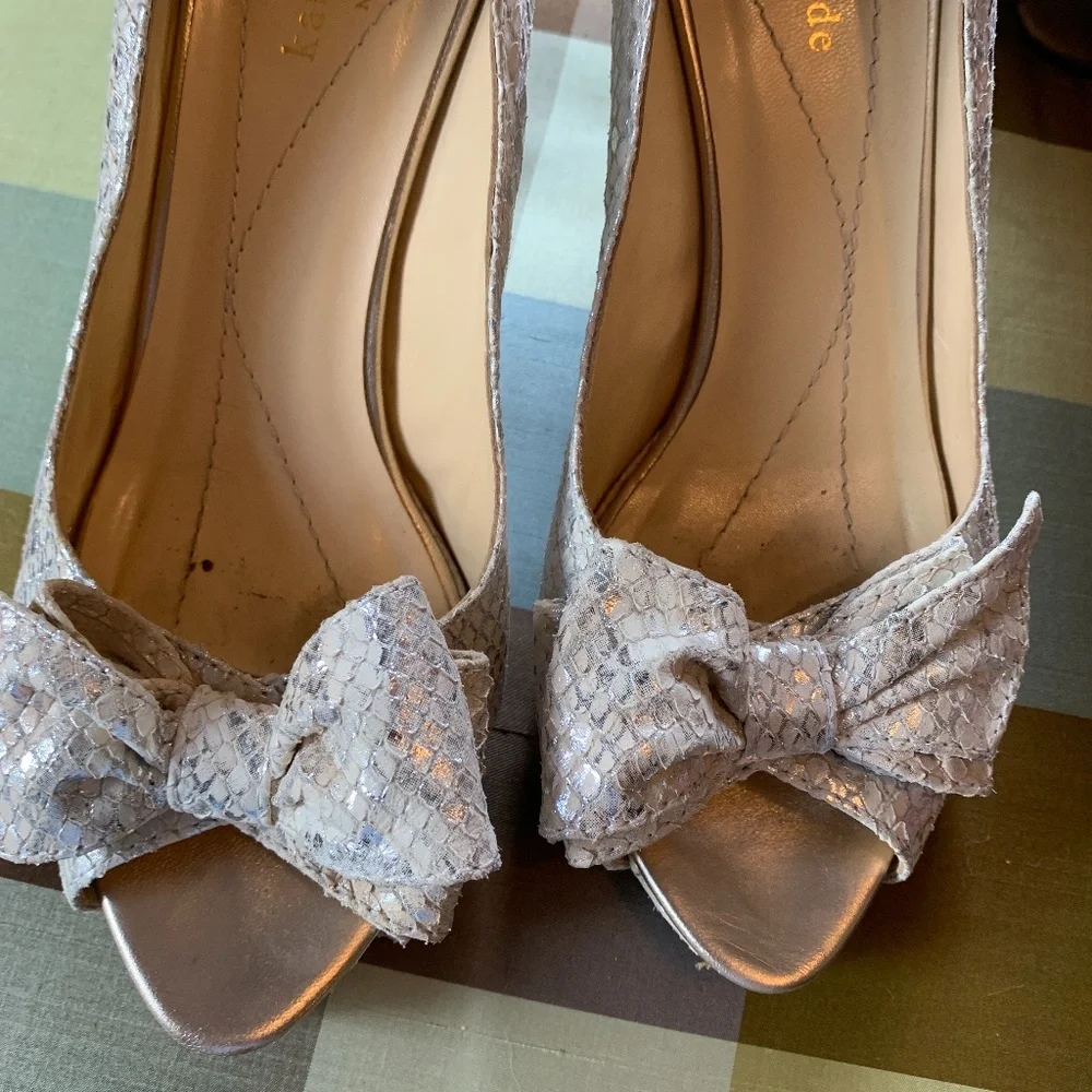 Kate soade silver bow shoes. Worn about 5 times. Mark’s on bottom but great conf